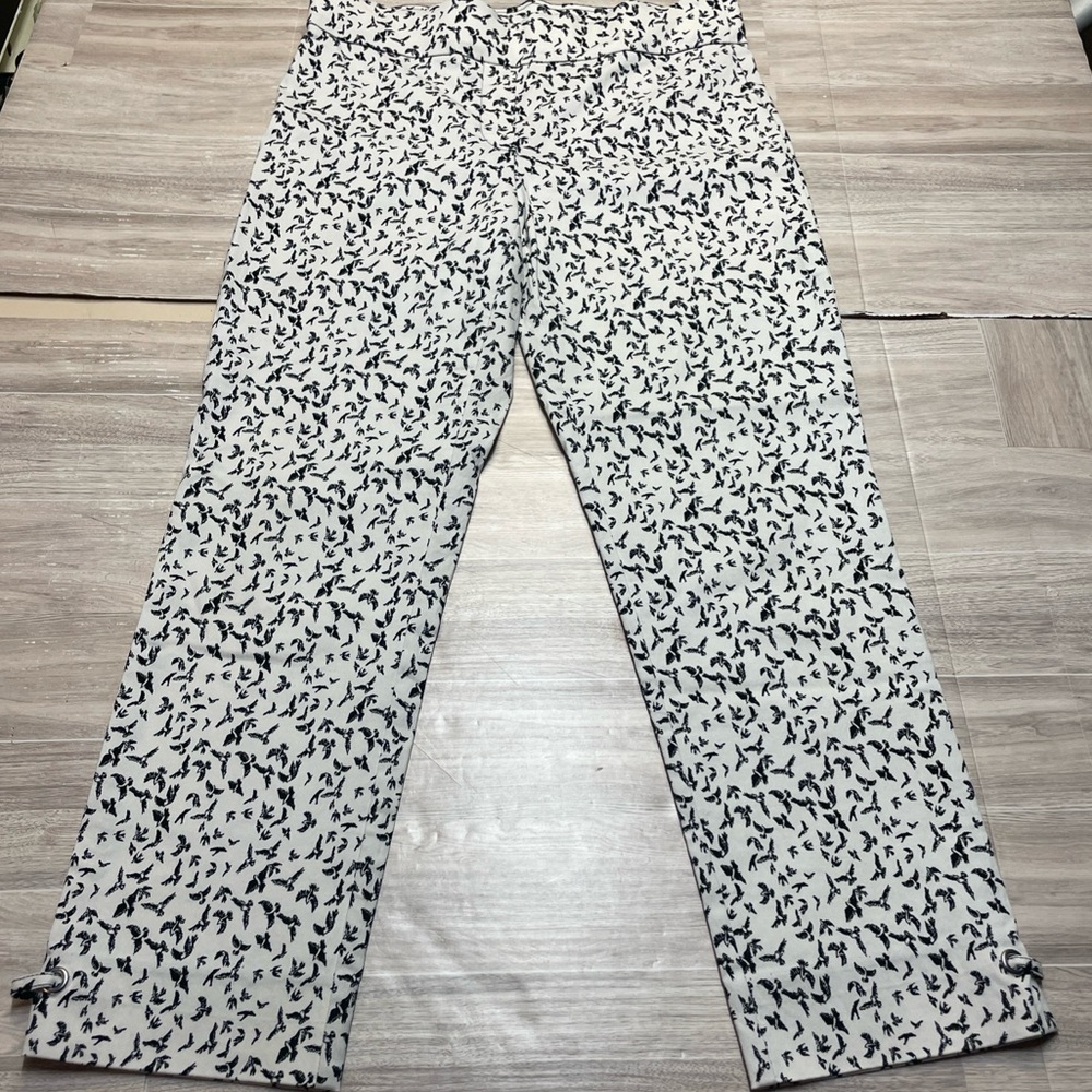 Emaline Size 12 Capri Pants Pull On No Pockets Stretch Eagle Print Black White